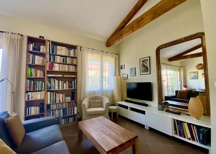 La Poetique - Air-Conditioned House With 3 Bedrooms!