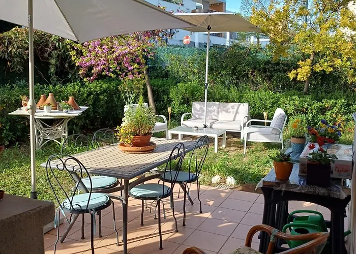 The Flower- Townhouse With Air Conditioning And Garden!
