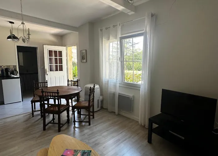 Petite Maison Mitoyenne, Clim, Renovee, Calme